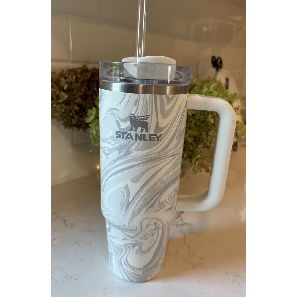 NWOB Stanley 30 oz The Flowstate Quencher H2.0 Tumbler Polar Swirl